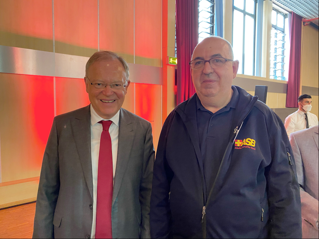 Ministerpräsident Stephan Weil und Thomas Schmidt (Rettungswachenleiter ASB Wilhelmshaven/Friesland)